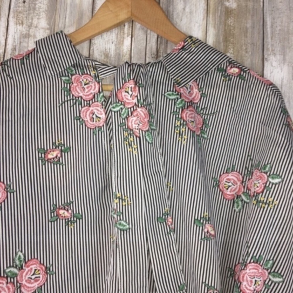 NWT Umgee Rose Striped Button Down Blouse - Picture 7 of 9
